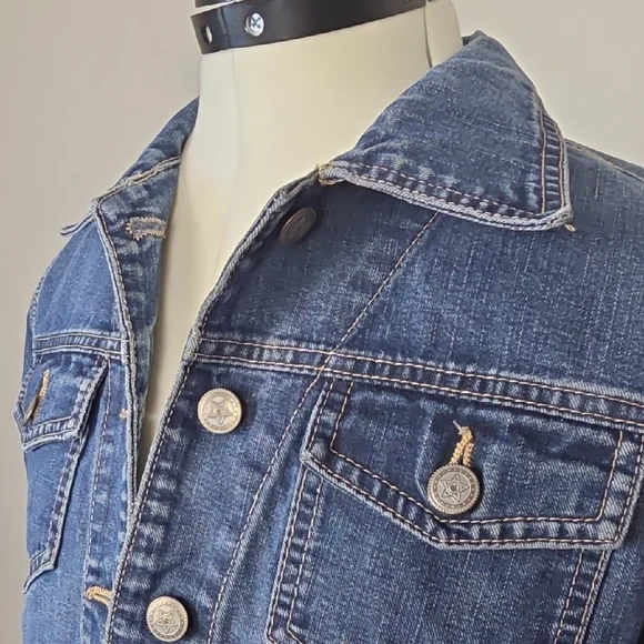 Vintage Women’s Classic Blue Denim Jacket – Made in Canada – Size S - Picture 2 of 9